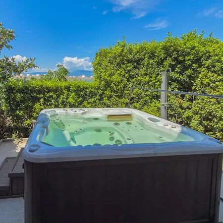 Luxurious In With Private Swimming Pool, Be Inside Or Outside