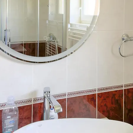 Luxurious In With Private Swimming Pool, Be Inside Or Outside Prázdninový dům Omišalj